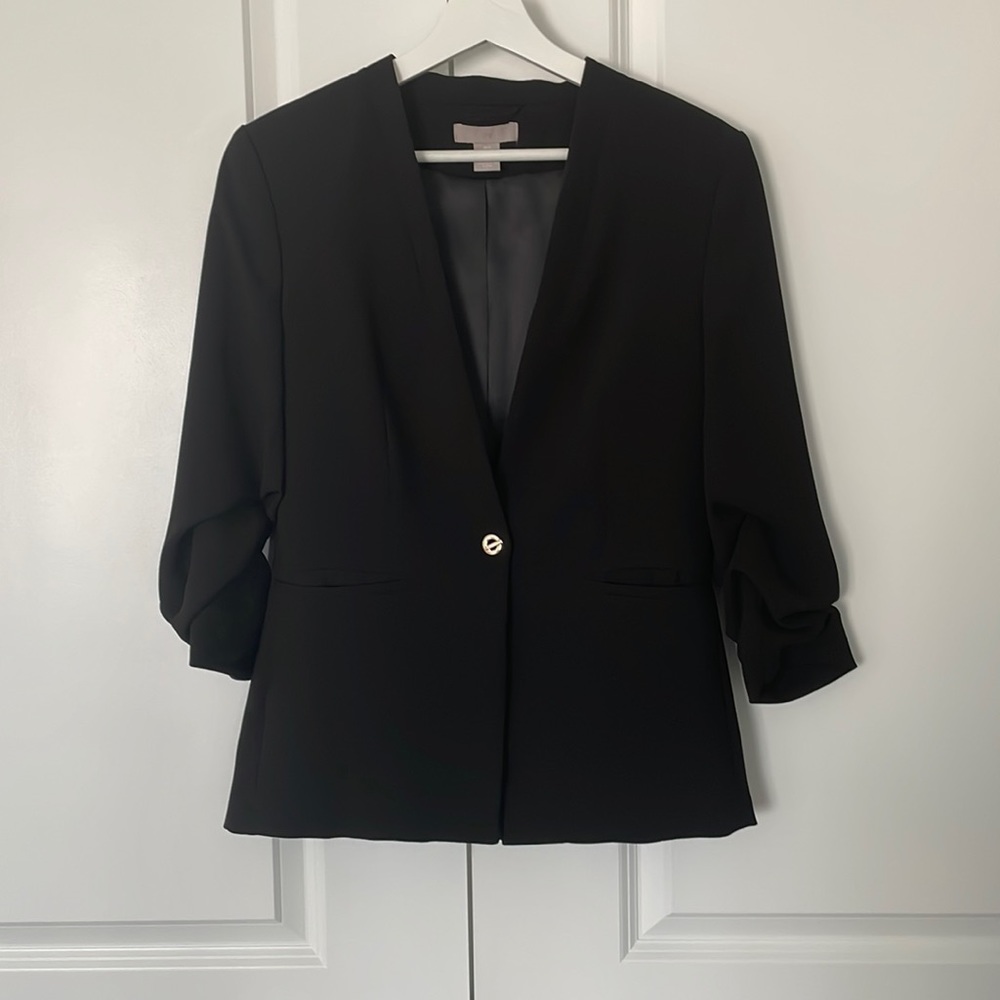 H&M blazer with gathered 3/4 sleeve. Size 6